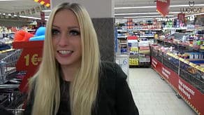 Deutsche Blondine Lucy Cat beim Ficken im Supermarkt gefilmt
