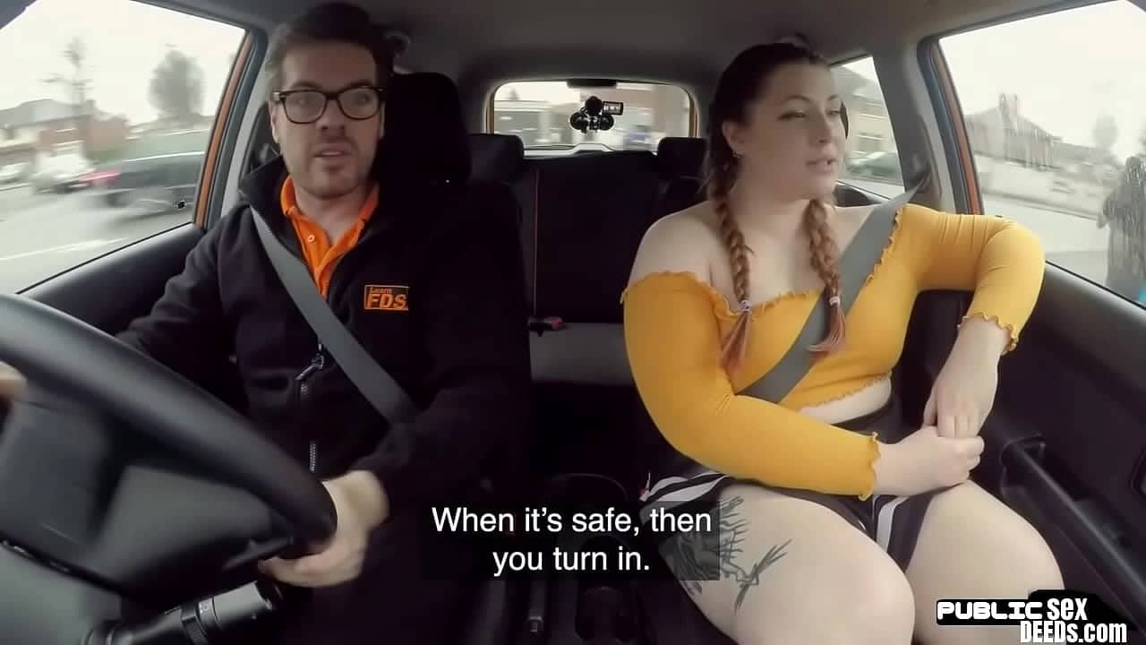 Fahrschullehrer fickt seinen dicken Schüler im Auto